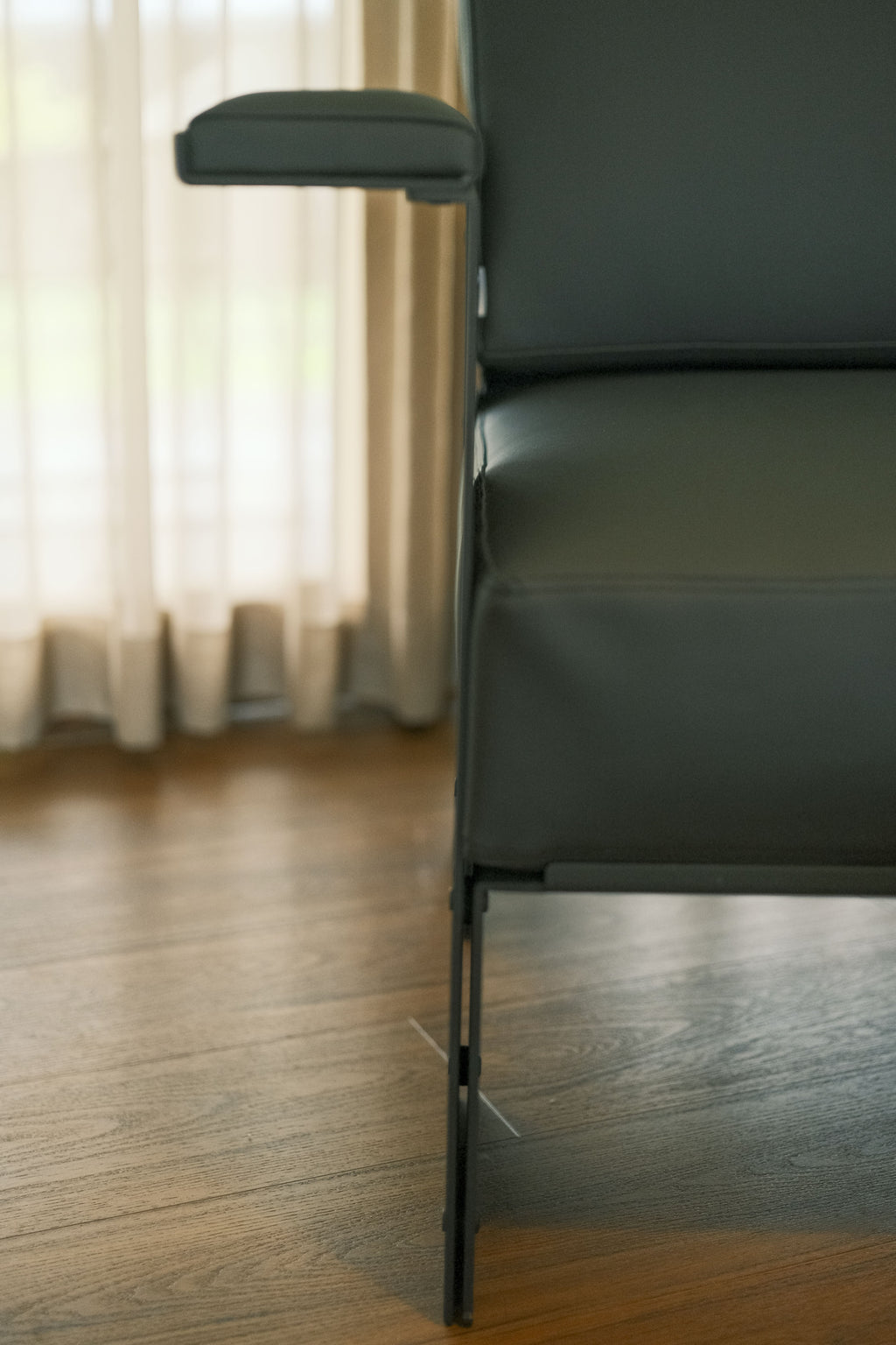 The Single Sofa - Black, Leather(Black)